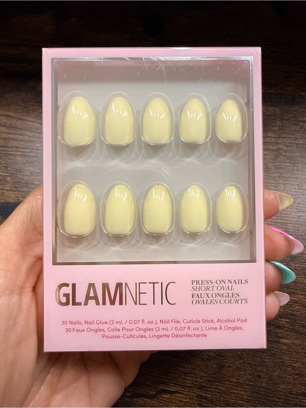 GLAMNETIC Press-On Nails in pastel yellow! Short oval.